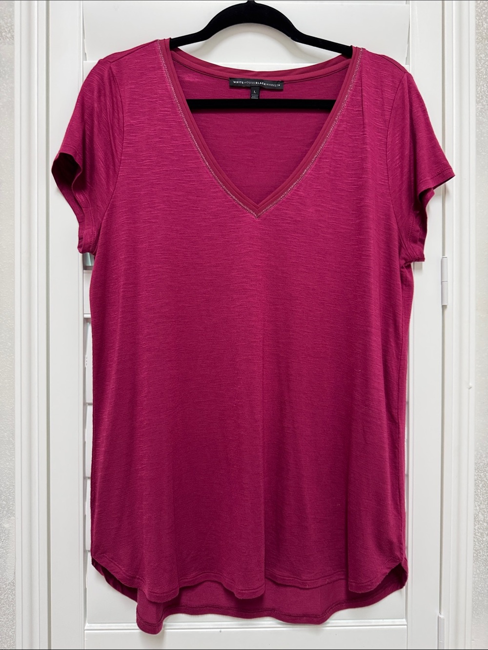White House Black Market Fuchsia V-Neck Short Sleeve Tee